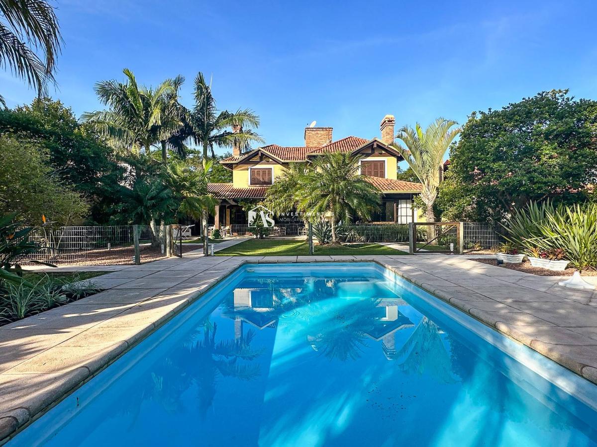 Elegante Residência no Terra Ville: 3 Suítes, Piscina e Vista Deslumbrante para o Lago e Campo de Golfe