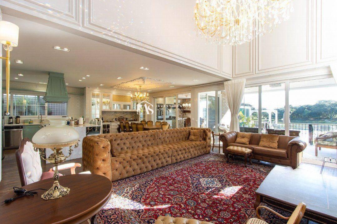 Luxuosa Casa Mobiliada no Terra Ville Belém Novo Golf Club: 4 Suítes, 2 Escritórios, Brinquedoteca, Academia, Jacuzzi e Vista Deslumbrante para o Lago